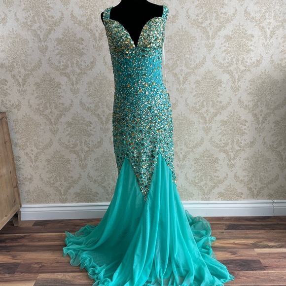 Jasz Couture Dresses & Skirts - BNWT Jasz Couture gown